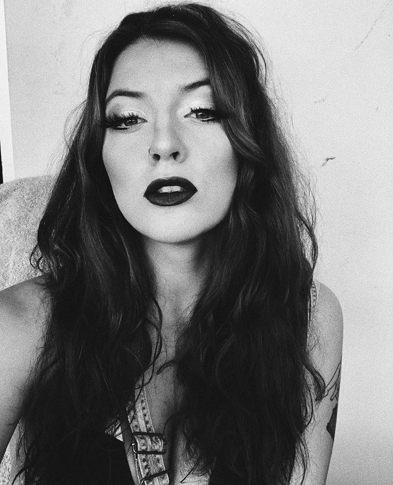 gabriela-brown-autorretrato