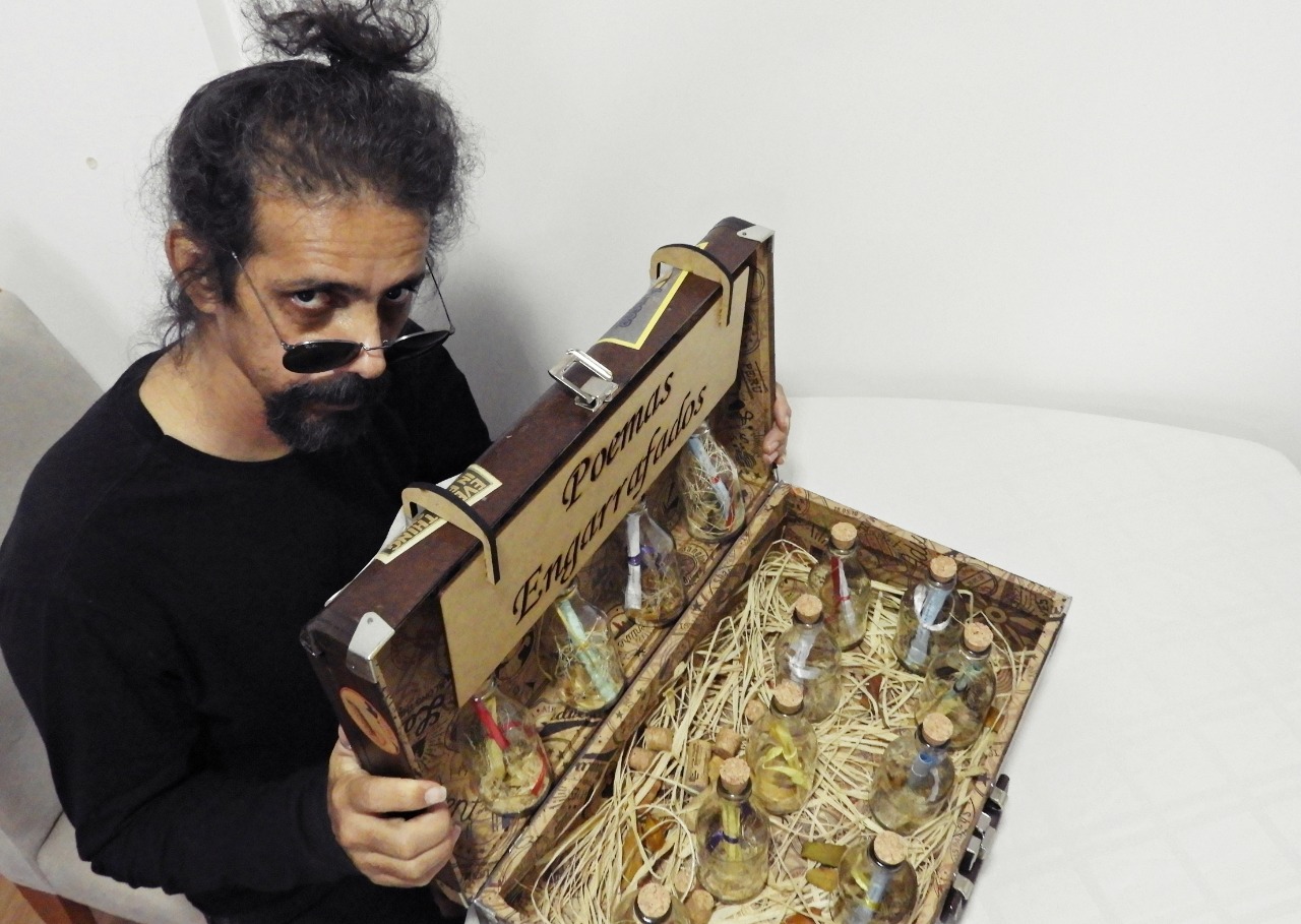 sandrera-poemas-engarrafados-divulgacao